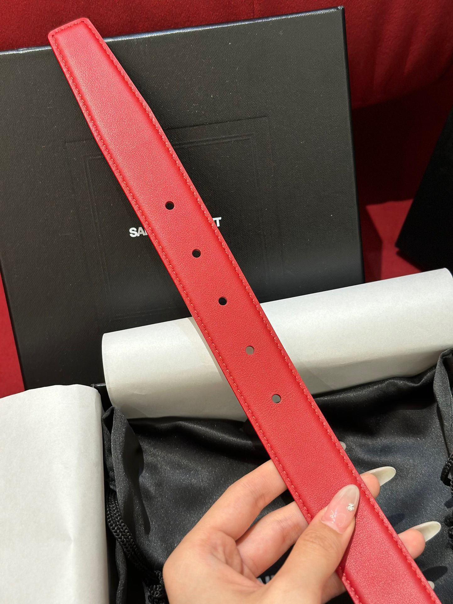 新款YSL，女士腰帶，採用意大利雙面頂級牛皮材質，搭配頂級黃銅扣。寬3.0cm