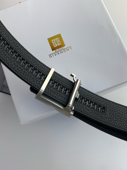 【紀梵希】新款男士 頭層小牛皮黑色壓花腰帶，內襯荔枝紋底，寬38毫米.搭配不鏽鋼經典4G自動扣.商務服裝造型的完美搭配。永恆經典！