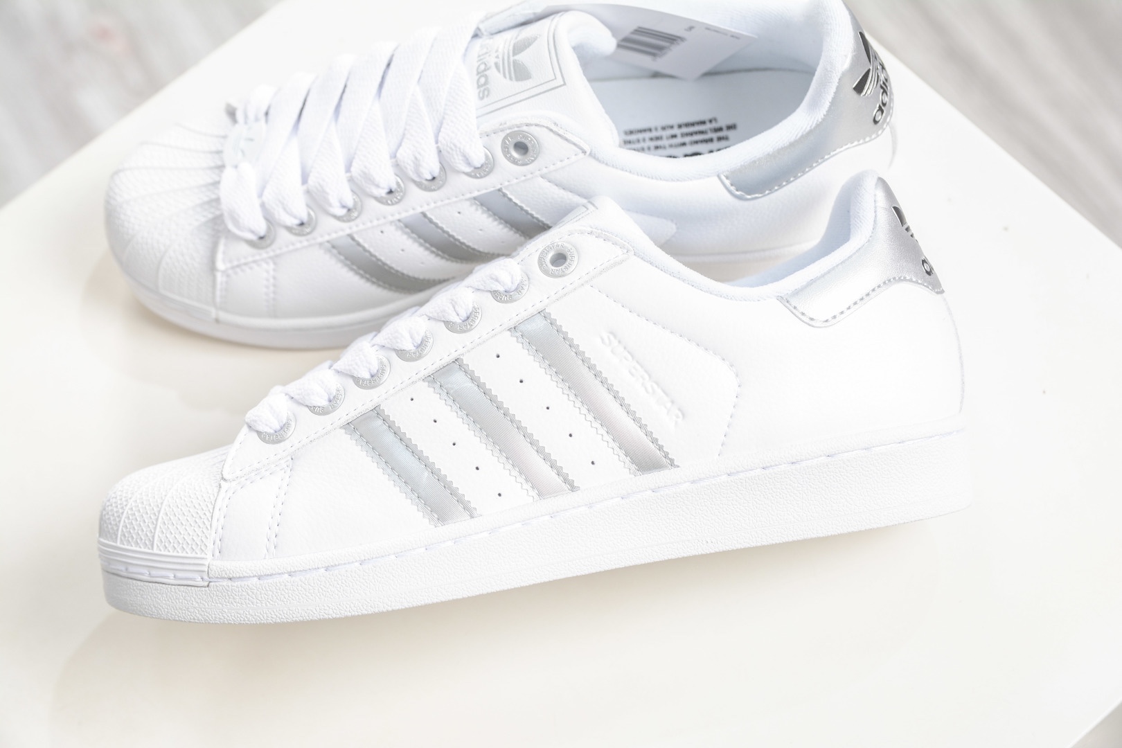 Adidas Originals Superstar 2025全新 貝殼頭
貨號:JR4233
尺碼:35 36 36.5 37.5 38 38.5 39 40 40.5 41 42 42.5 43 44 44.5 45