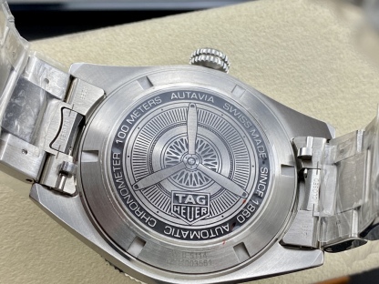 TAR年末巨獻——超級泰格豪雅系列腕表，正裝休閒兩不誤、小眾而不平庸、穩重而不失靈動，通勤的最佳首選腕表。全系均採用原裝數據打造、配件可以和原廠互換，頂級打磨 超強夜光 防水性能高達100米，超原單品質 誠意滿滿 並搭載原裝sw200機芯，歡迎品鑒！