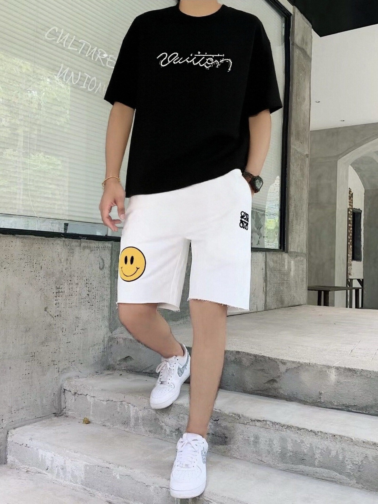 🔝LOUIS VUITTON LV 串珠刺繡標識短袖T恤
正品10400購入，32支緊密精梳棉，配套1*1羅紋，毛料酵洗，進口刺繡，定制1：1繡珠繡片，定制1：1商標，寬松版型
A Size：S-XL