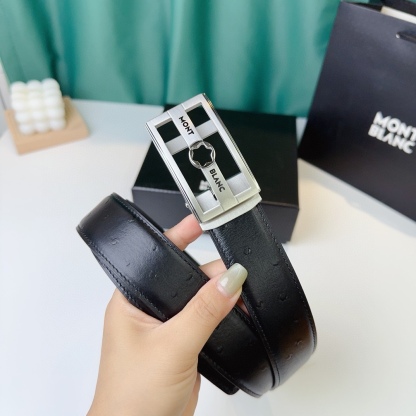 萬寶龍：原單頭層牛皮駝鳥紋面，內襯頭層小牛皮底，搭配原單自動扣，可裁剪的自動帶，此款腰帶面雙採用意大利原定廠制進口牛皮帶身 ，對專版櫃足寬3.5