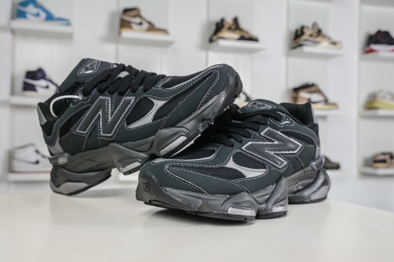 新百倫New Balance NB9060 黑灰 U906079E 
Size：36 37 37.5 38 38.5 39 40 40.5 41 42 42.5 43 44 45 45.5 46.5