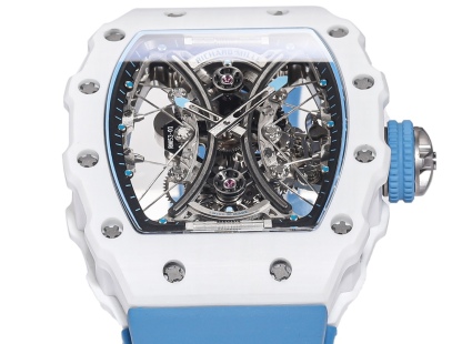 白色TPT石英纖維
【RICHARD MILLE】理查米爾RM53-01 將腕表設計與運動賽事相互結合，完美詮釋了賽場上的勇者堅定信念、頑強拼搏的精神。RM53-01以馬術運動為背景，採用多種高科技材料來抵御運動時帶來的強烈撞擊，從而保證不受破壞、正常運轉。高科技材質打造如同“護具”。“RM 53-01 PABLO MAC DONOUGH”的陀飛輪腕表，此款腕表除具備運動腕表的動感與活力外，還配備了堅固的TPT®碳纖維表殼、層壓藍寶石水晶表鏡以及固定機芯的懸浮式鋼索，有效的降低巨大衝擊、
