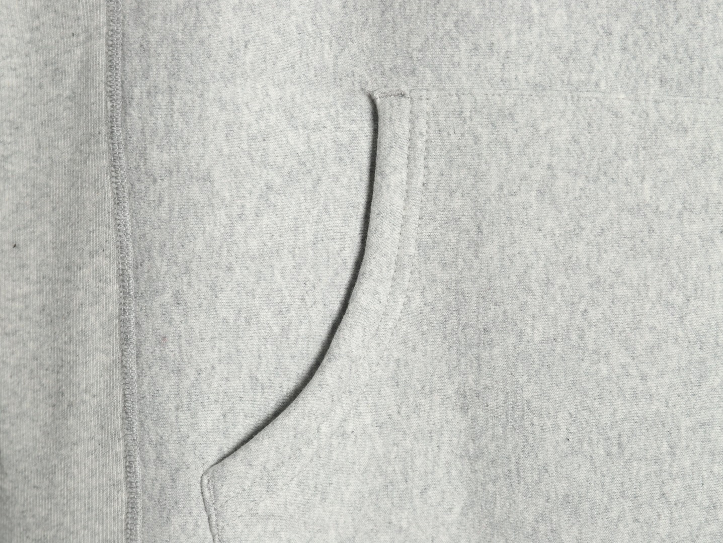 Supreme FW24 WEEK17 Box Logo Hooded Sweatshirt 胸前徽標刺繡logo口袋連帽衛衣帽衫
面料460克 高克重 面布質感強 韌性好 衣服收針處都有打套結（起到加固 久穿不變形 市面普通版本是沒有的哦） 歡迎對比 品質保證
F 尺碼：S M L XL