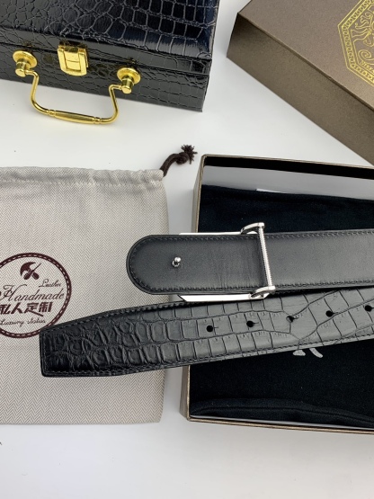 【史蒂芬】原版鰐魚紋牛皮腰帶，搭配新款不鏽鋼鷹頭扣，寬度3.8cm，雙面可用，無夾層，長度不可調節，需要選擇合適的尺碼。具有獨特吸引力！