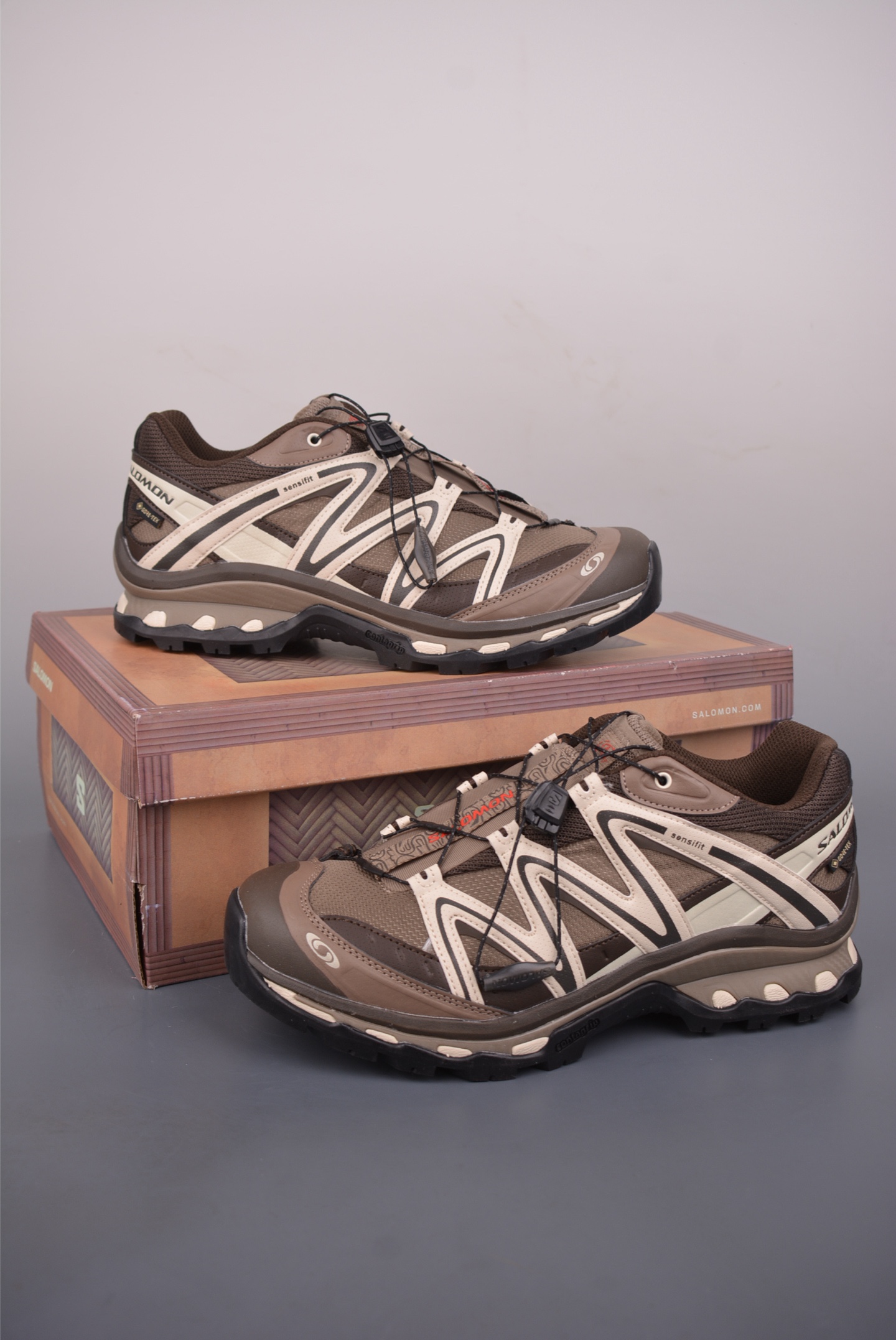 薩洛蒙 Salomon XT 
QUEST GTX ATHR 探索者系列 
潮流越野機能戶外休閒運動跑步鞋
官方貨號: 492789 292722
尺碼：36 36.5 37 38 38.5 39 40 40.5 41.5 42 42.5 43 44 44.5 45 
