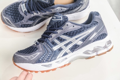Asics Gel-Kayano 14  亞瑟士運動休閒透氣專業跑鞋
貨號:1203A926 400
尺碼：36 37 37.5 38 39 39.5 40 40.5 41.5 42 42.5 43.5 44 45