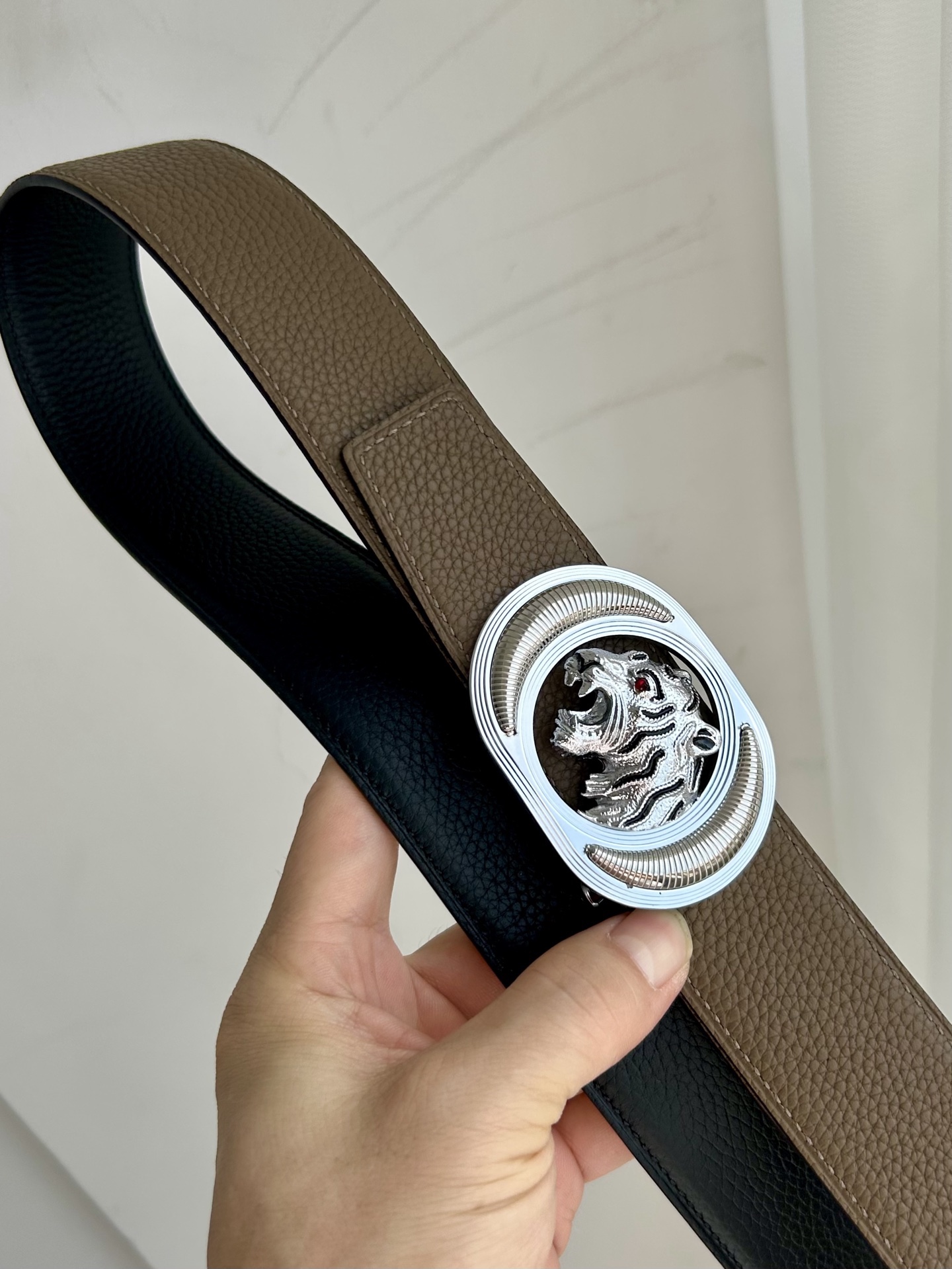 【史蒂芬】原版荔枝紋牛皮腰帶，搭配新款老虎頭不鏽鋼扣，寬度3.8cm，雙面可用，長度不可調節，尺碼（85-110）具有獨特吸引力！