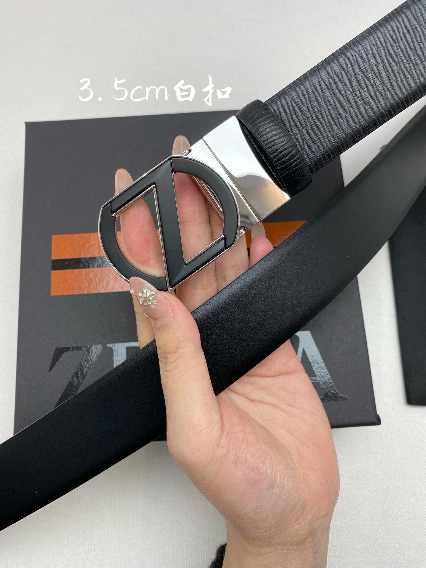 傑尼亞男士腰帶- 寬度35MM 精品扣精工打造  進口小牛皮 獨特設計工藝 手感柔軟 可以裁剪