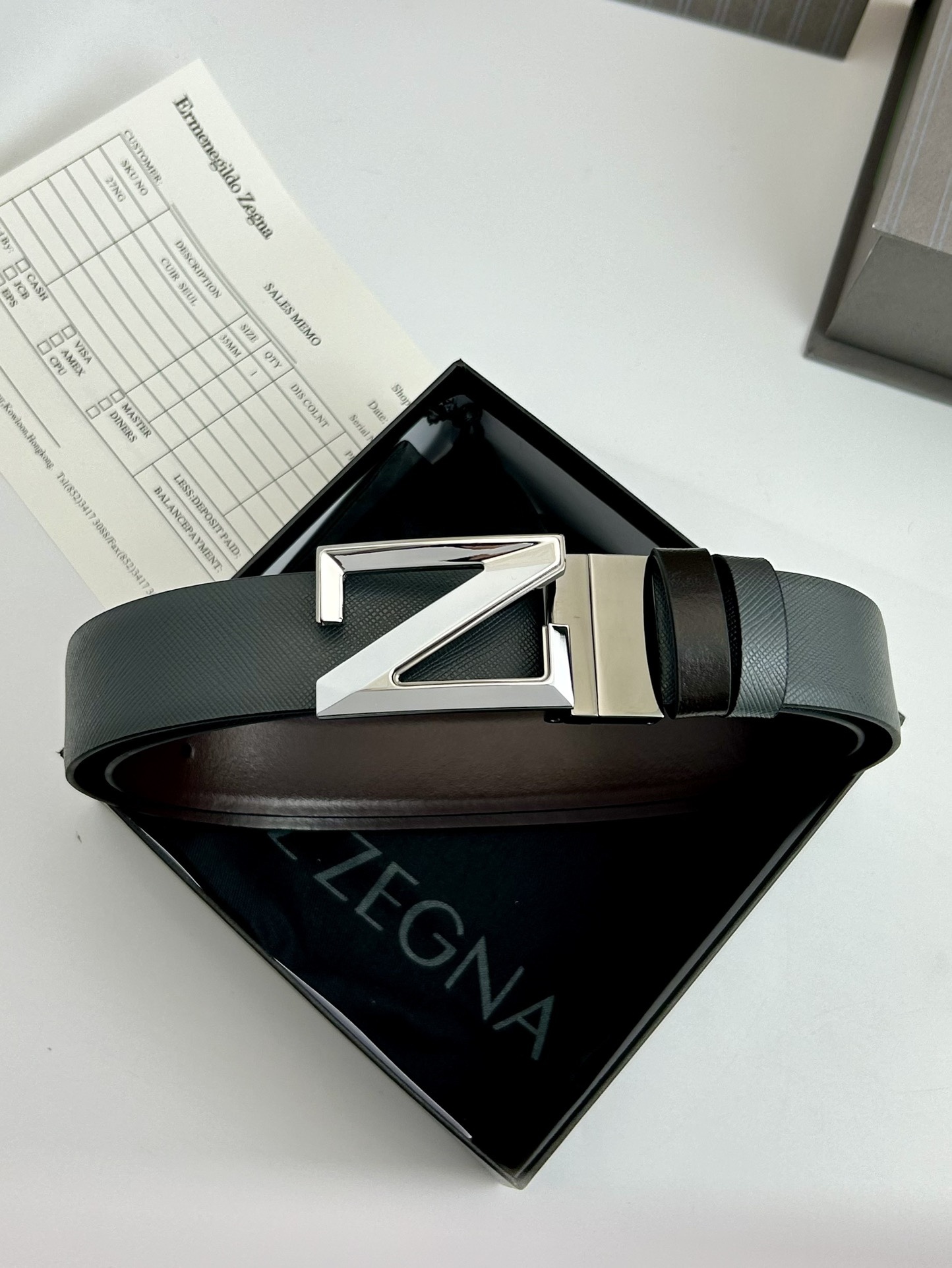 傑尼亞【Zegna】何謂當代男士 活動造型 系列，新款純銅旋轉Z字扣，雙面可用 隨心搭配，寬3.5cm，男士風尚的全新概念.