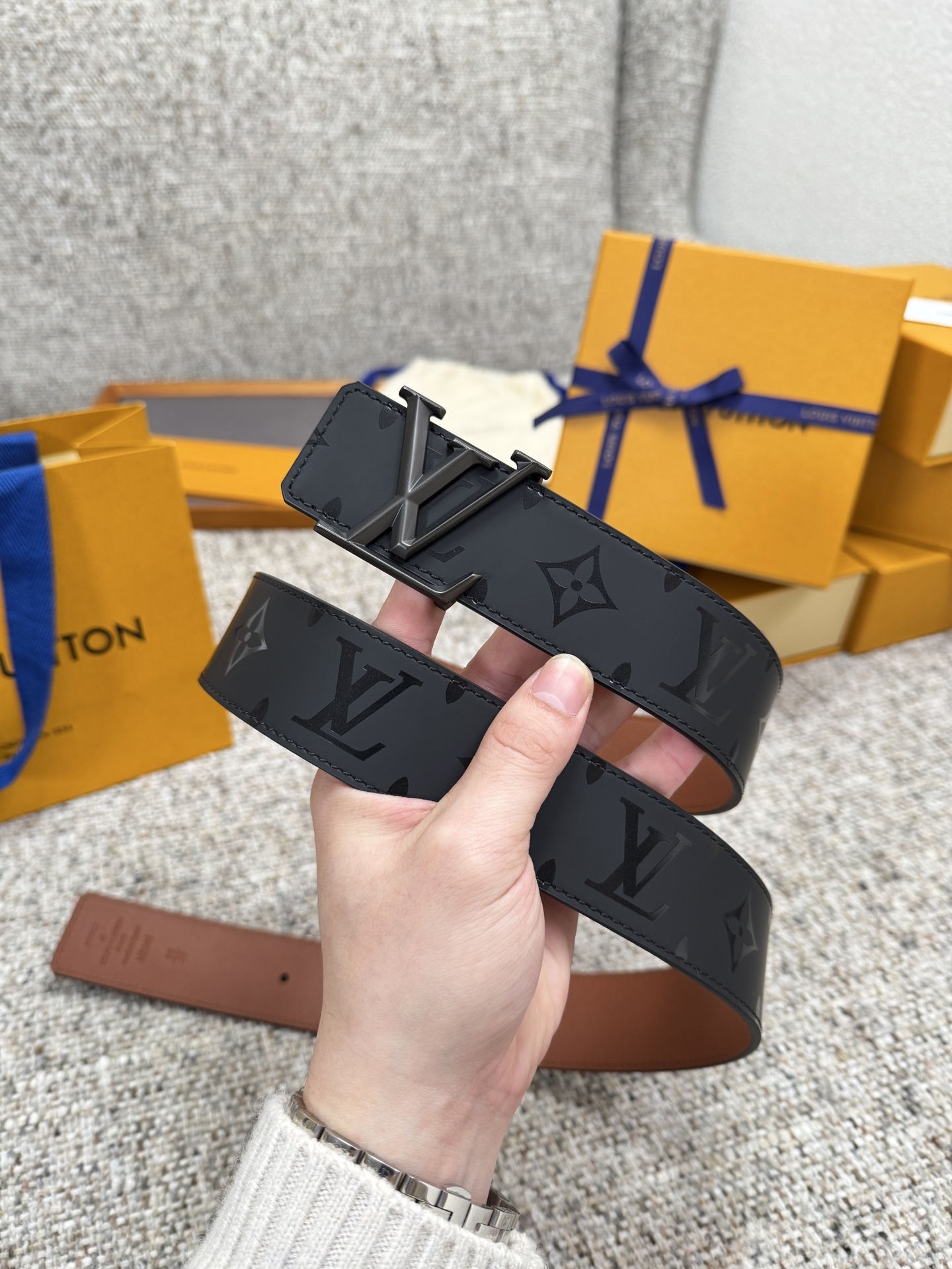 
Louis Vuitton LV腰带 丝印系列 原厂五金 精致手工绘边 柔软舒适 宽4.0