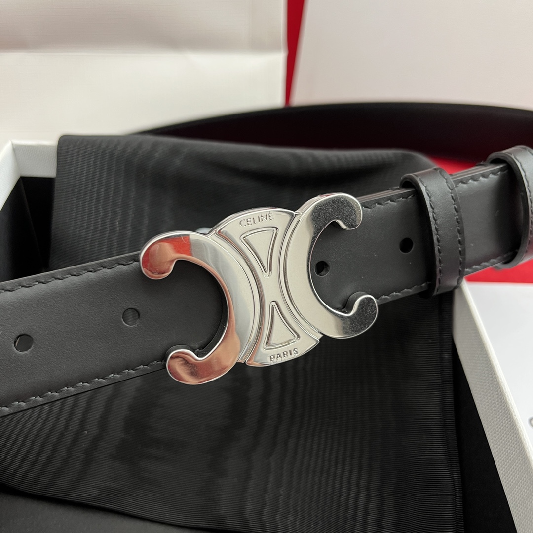 Celine/賽琳 款凱旋門腰帶 寬度3.0cm 男女通用款 💯採用數量稀少的原廠專用小牛皮 搭配精緻凱旋門搭扣 獨家頂級手工 進口邊油