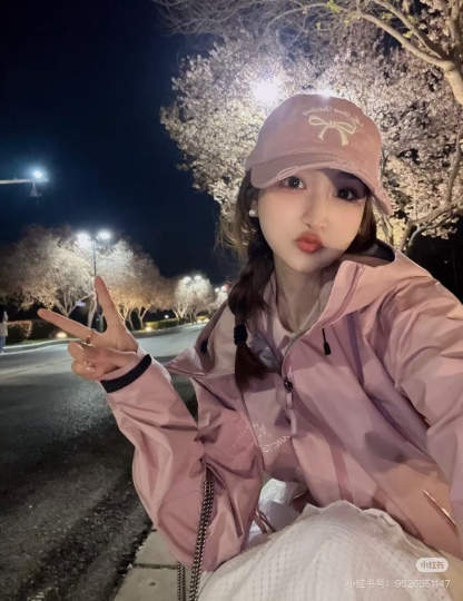 🔝ARC‘TERYX 始祖鳥 BETA LT戶外防水硬殼衝鋒衣
市場獨家全溢膠版本 一比一細節還原
YB四次壓膠工藝 整衣3D立體仿生學設計衣長臂彎 TRI-DURANCE防水防雨面料 自行區別市面先行版本 原包裝原標 全套輔料定制 整衣 腋下YKK雙向拉鍊 五金全部開模定制
R1 SIZE：S-XXL