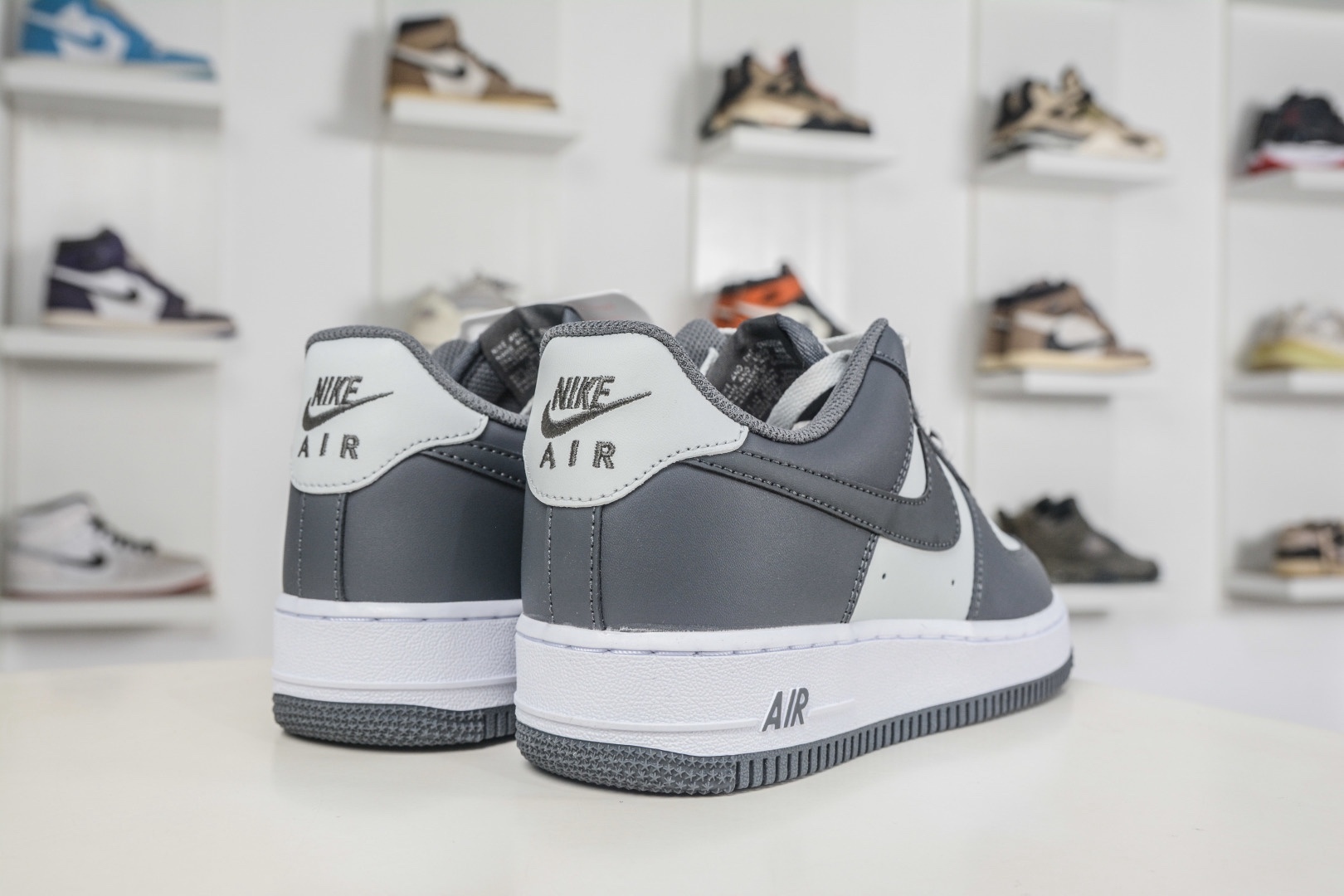NK Air Force 1 '07 Low 深灰白 
貨號：FJ4146 004
Size：36 36.5 37.5 38 38.5 39 40 40.5 41 42 42.5 43 44 44.5 45