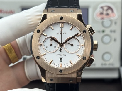 （實拍圖）升級版宇舶hublot恆寶表經典融合CLASSIC FUSION系列，直徑45mm，表殼316L精鋼，耐磨藍寶石玻璃，施華洛世奇鑽石鑲嵌，進口搭載進口7750多巧能計時機芯，還原原裝所有功能，在不同的時空共鳴，如繪畫，如音樂，如時計，獨一無二的HUBLOT最配獨一無二的他，經典融合計時腕表。