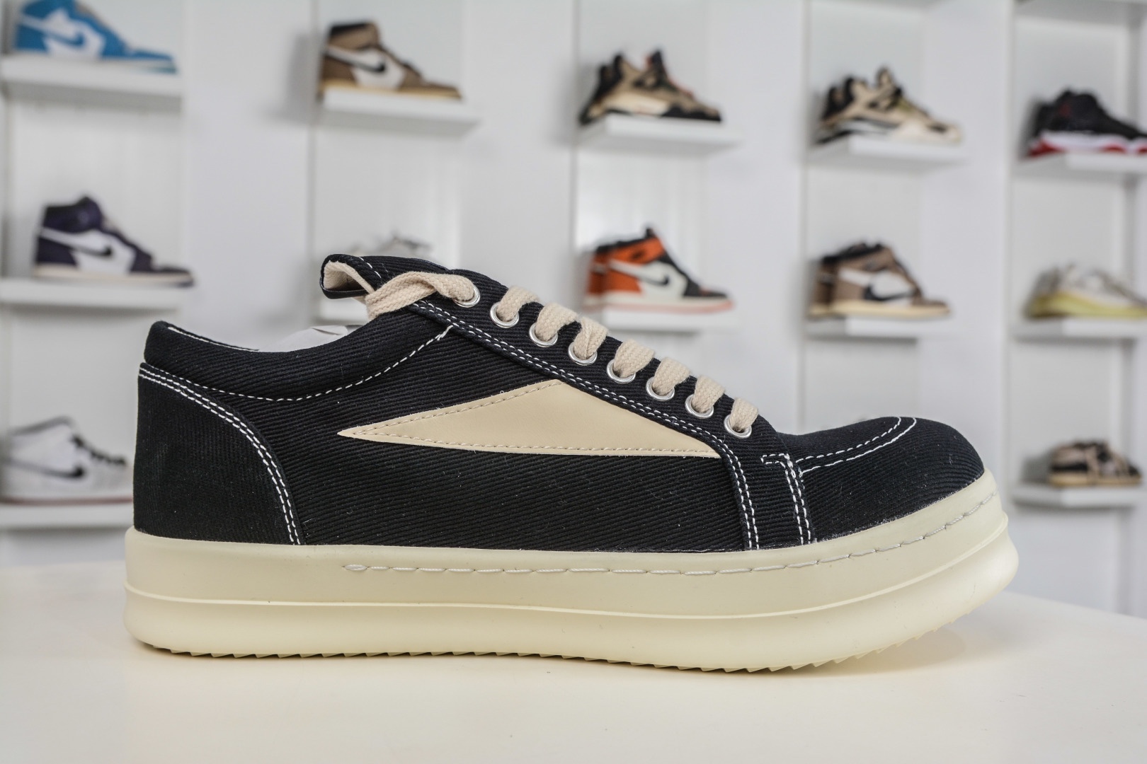 RICK OWENS/RO Hollywood 歐文斯 圓頭系帶低幫板鞋 
尺碼:35 36 37 38 39 40 41 42 43 44 45