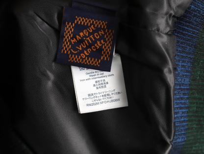 🔝LOUIS VUITTON LV 黑白拼皮棒球服夾克外套
原版22000購入開發，圓啊阿姨布料採用加厚550g賽爾棉潮牌衛衣料，進口精梳棉雙股珠地面料，彩色漸變螺紋，進口機精密刺繡，多重面料復合，原版定制輔料。定做珍珠紐扣，寬松版型，男女同款
B Size：S-L