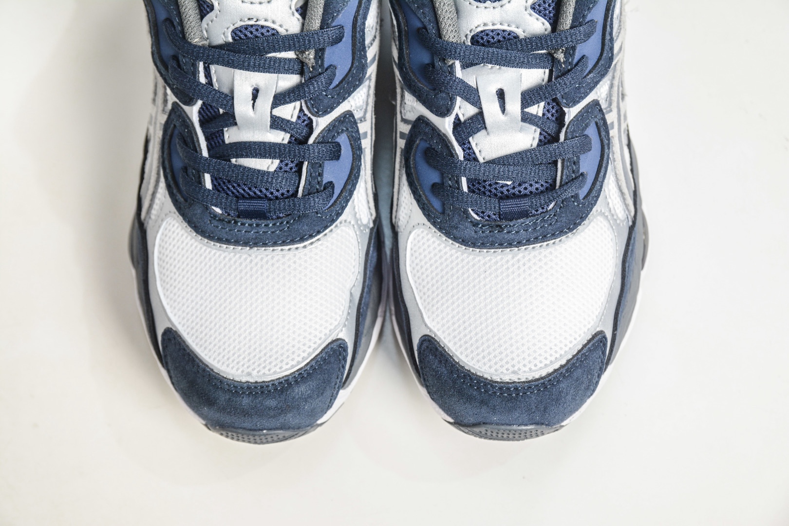 Asics Gel-NYC 亞瑟士運動休閒透氣專業跑鞋
貨號: 1201A789 100
尺碼：36 37 37.5 38 39 39.5 40 40.5 41.5 42 42.5 43.5 44 45 46 47.5