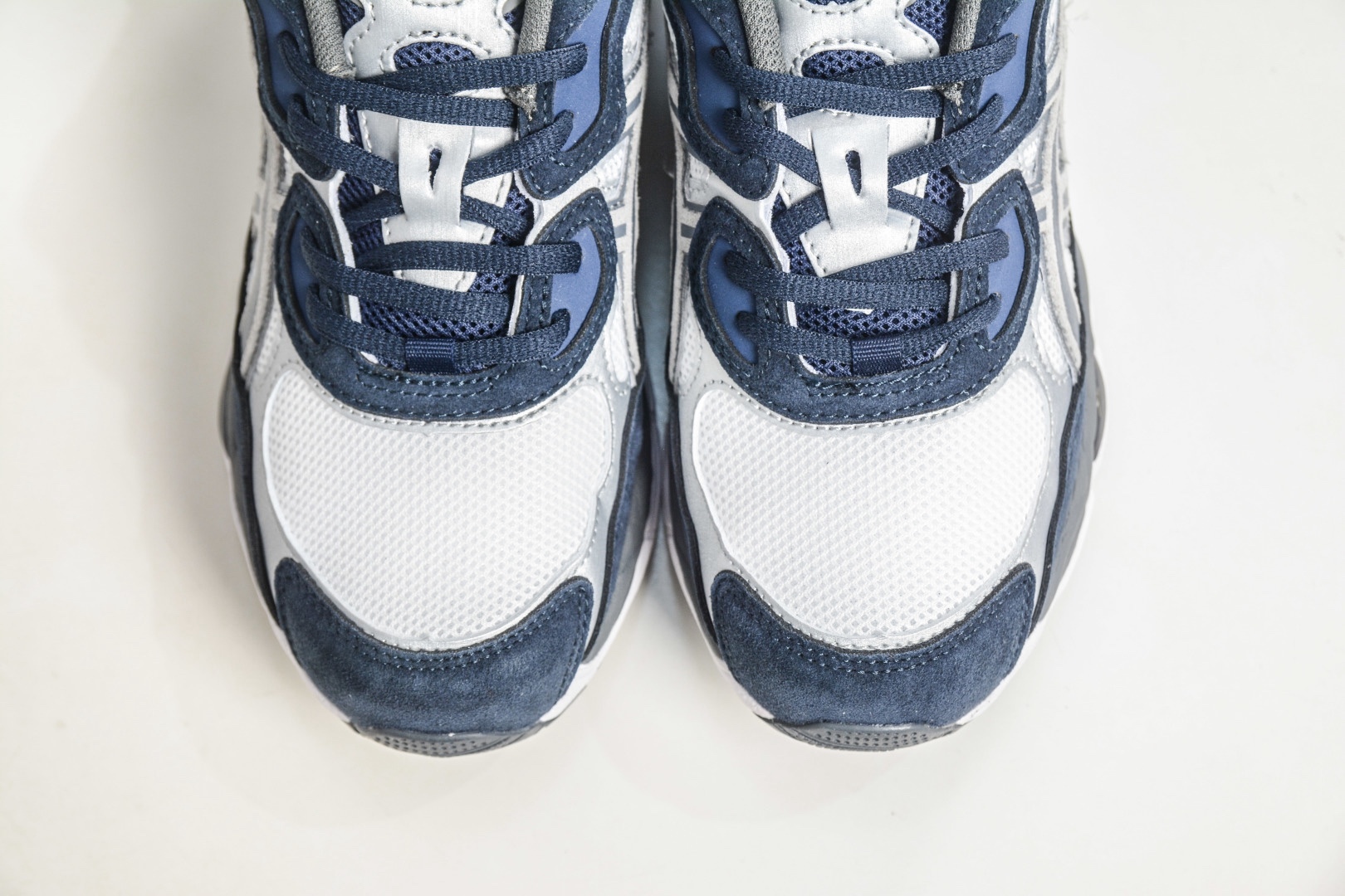 Asics Gel-NYC 亞瑟士運動休閒透氣專業跑鞋
貨號: 1201A789 100
尺碼：36 37 37.5 38 39 39.5 40 40.5 41.5 42 42.5 43.5 44 45 46 47.5