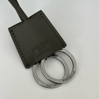 巴黎世家𝗕𝗮𝗹𝗲𝗻𝗰𝗶𝗮𝗴𝗮 🖤🖤出貨了！
款號：795456
尺寸：22.8×9.9×8.3cm
