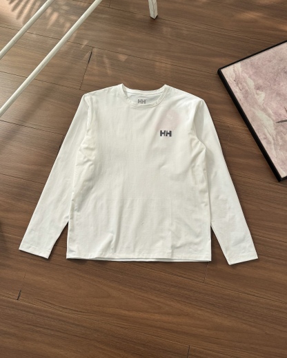 春季新款HH海麗漢森戶外必備休閒長袖T恤！
高品質面料製成的圓領長袖 ，面料整體輕量 質感 棉感速乾型面料  讓衣服更有立體感 活動時背部肩部超自在 沒有緊繃感 高舒適度 讓運動更加自如！運動版型 適合單穿或者內搭穿著！單穿簡約乾淨，疊穿非常有時尚感！四面高彈！無拘無束

顏色：黑色 白色。尺碼：m~3xl

尺碼 衣長 胸圍 袖長 建議身高 建議體重	
M 67 102 60 165-170CM 115-130斤	
L 69 106 62 170-175CM 130-145斤	
XL 71