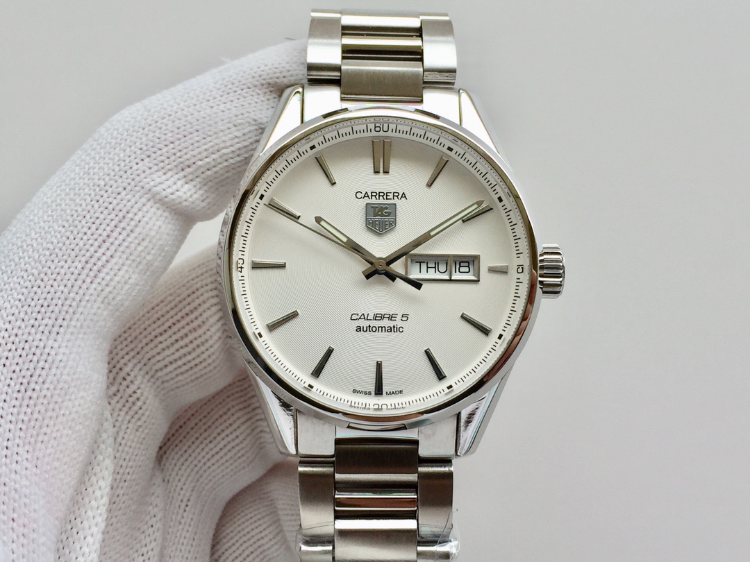 TAG泰格豪雅 卡萊拉系列WAR201A.FC6266 商務休閒款 中英文雙歷腕表 41毫米直徑 搭載2836 自動機械機芯 316L精鋼可配真皮錶帶 原裝折疊扣。