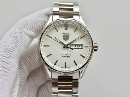 TAG泰格豪雅 卡萊拉系列WAR201A.FC6266 商務休閒款 中英文雙歷腕表 41毫米直徑 搭載2836 自動機械機芯 316L精鋼可配真皮錶帶 原裝折疊扣。