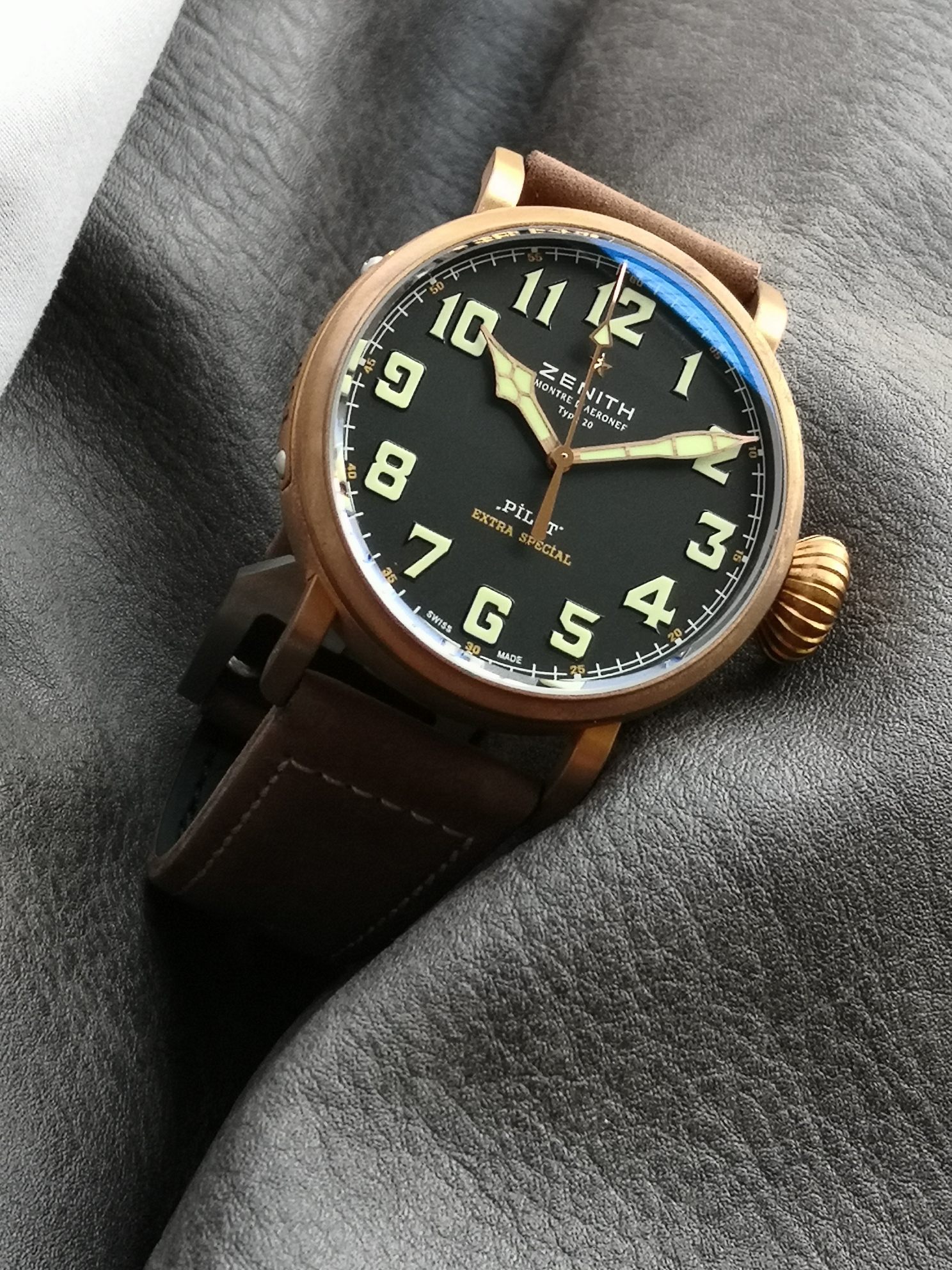 XF限量推薦：真力時飛行員系列29.2430.679/63.1001腕表，青銅表殼，卡其綠色錶盤，9015型自動機械，45毫米。