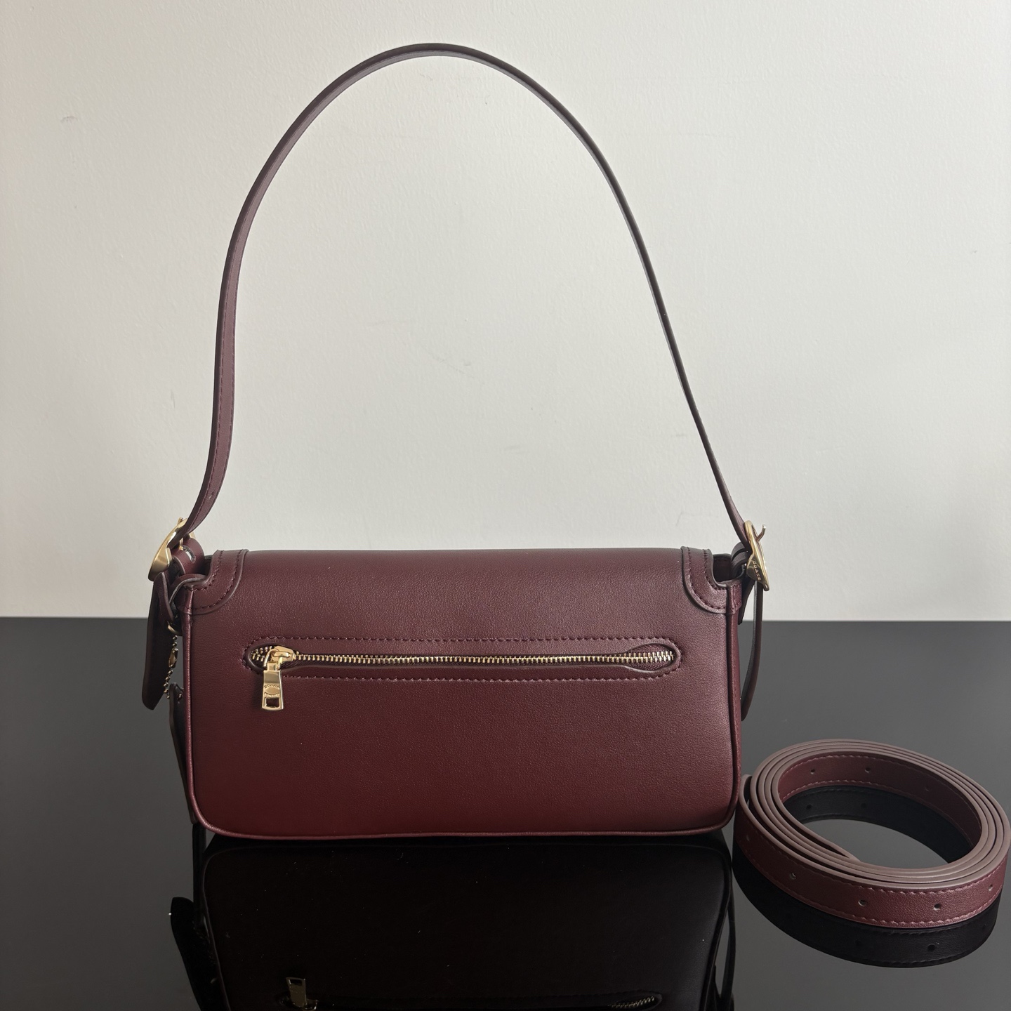 
【新品】COACH/蔻馳奧萊女士ETTA25號翻蓋單肩包腋下包高級通勤 CCV65尺寸25*13.5*6
