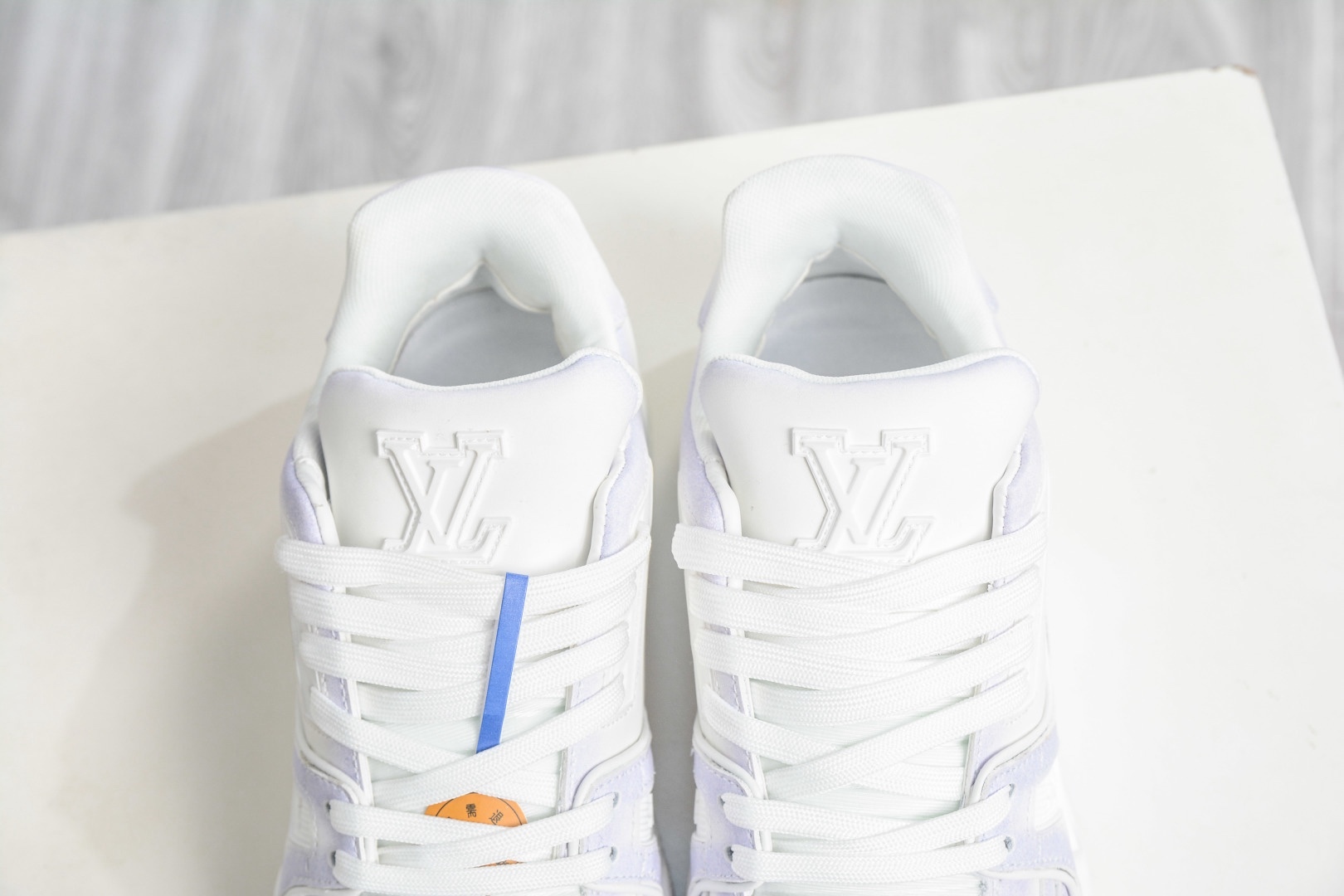 Louis Vuitton Trainer 系列板鞋 
Size：36 37 38 39 40 41 42 43 44 45 (偏大一碼）