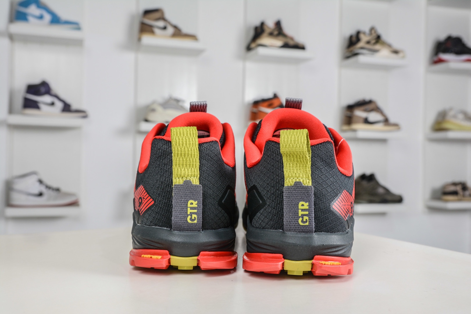 Altra Altra Lone Peak 9 奧創奧林匹斯9代 紅色 舒適百搭防滑耐磨低幫戶外跑步鞋
貨號：AL0A85RG660
SIZE：39 40 40.5 41 42 42.5 43 44 44.5 45