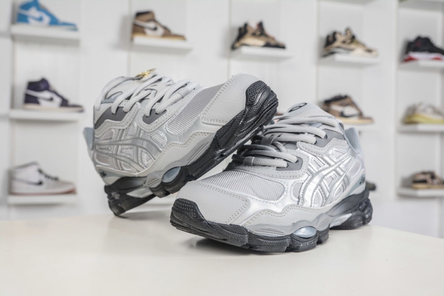 Asics Gel-NYC 亞瑟士運動休閒透氣專業跑鞋 
貨號: 1203A280 020
尺碼：36 37 37.5 38 39.5 40 40.5 41.5 42 42.5 43.5 44 45