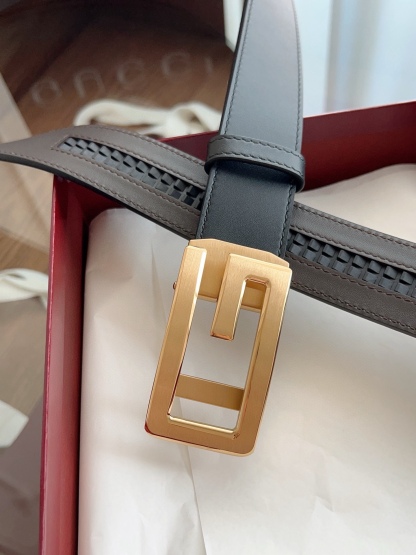 Gucci 古馳 自動平滑扣腰帶 精鋼打造五金 寬度35MM寬 雙面頭層牛皮 自由裁剪設計。