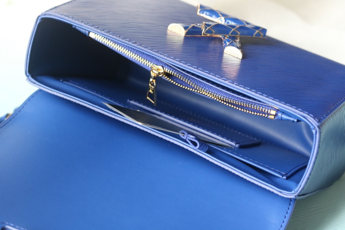 [玫瑰] 原版品質[玫瑰]歡迎貨比三家[玫瑰]款號：50396/23271/23267/23377[玫瑰][玫瑰][玫瑰]本款 Twist 中號手袋取材Epi粒面皮革。標誌性鎖扣點綴同色琺瑯，呈現絎縫效果，致意品牌硬箱內部圖案，並彰顯路易威登匠心工藝。可由日入夜背攜，釋放潮流格調。[玫瑰]
23x 17x9.5釐米(長度x高x寬) Epi 粒面皮革
Epi粒面皮革飾邊牛皮革內襯金屬件
LV Twist 扭鎖
內貼袋，配有可拆卸鏡子後側內貼袋
大號前內袋配有拉鍊袋肩帶:可拆卸，可調節包帶半長:49.0釐