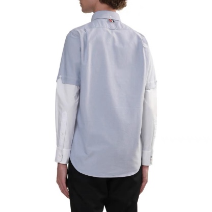 THOM BROWNE/湯姆布朗TB 雙袖拼色長袖襯衫
面料採用最新型牛津面料 扣子採用天然貝殼扣 自家品牌襯衫工廠流水線生產針距細密走線整齊  細節決定品質 三標齊全 版型可寬松可修身 男女同款 
M1 Size：1-4