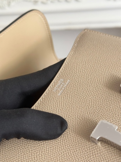 康康  空姐包  
constance  19cm  
epsom掌紋小牛皮  半收工  蠟線縫製