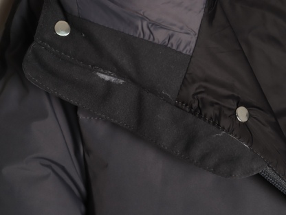 Adidas 阿迪達斯 三條槓保暖專櫃長款落肩款羽絨服
明星同款阿迪羽絨服 adidas 休閒舒適保暖長款羽絨服 男女同款  面料採用原版定制防水防靜電布料 內里採用尼龍雙層封禁設計 過膝長款設計超級保暖 分區填充300克標準80白鴨絨 蓬松度超好 輕便不厚重 拉鍊帶有定制logo 袖子側邊經典三條槓 內里配備口袋 胸前刺繡硅膠小標 清晰立體又飽滿 袖口鬆緊設計更加防風保暖 下擺按扣設計可隨意調節 方便戶外行動 寬松的版型不挑人 穿上就是行走的棉被 絲毫不懼寒冬 
L SIZE:S-XL