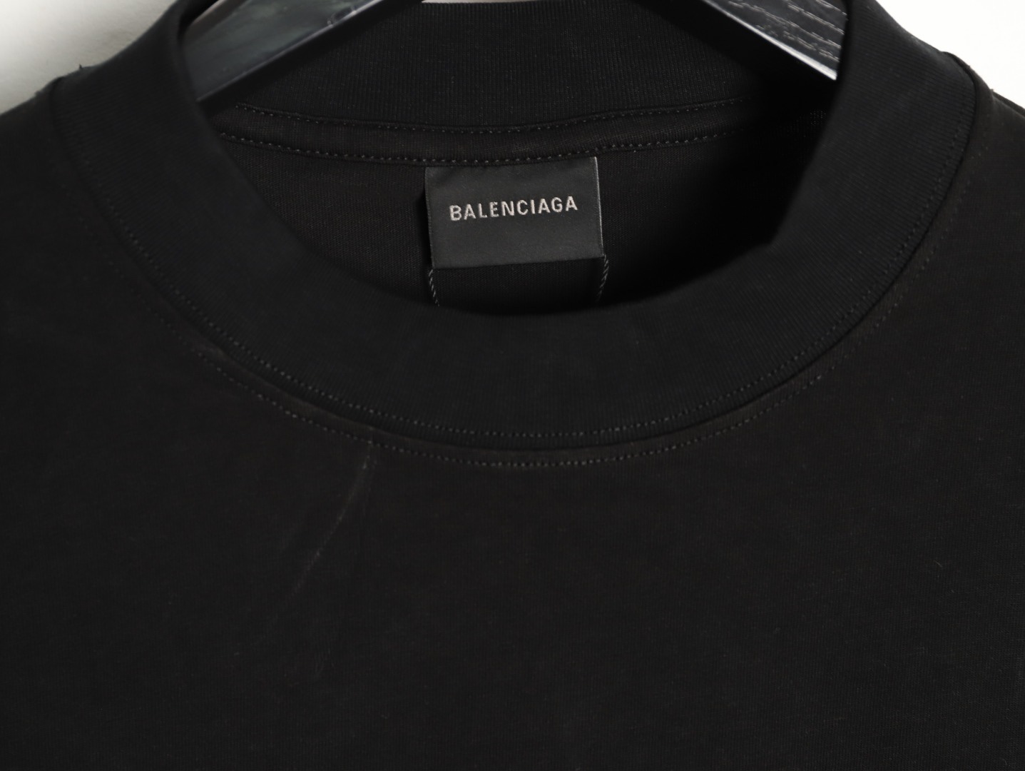 🔝BALENCIAGA巴黎世家BLCG 側邊草體字母短袖T恤
正品購入開發，40支雙紗巴黎棉210克，1*1配套十字羅紋280克，進口刺繡，面料酵洗，定制1：1商標，寬松版型
B Size：S-XL