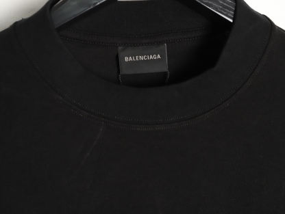 🔝BALENCIAGA巴黎世家BLCG 側邊草體字母短袖T恤
正品購入開發，40支雙紗巴黎棉210克，1*1配套十字羅紋280克，進口刺繡，面料酵洗，定制1：1商標，寬松版型
B Size：S-XL