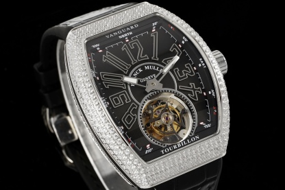 RMS最新款 頂級復刻 法蘭克穆勒V45 Vanguard陀飛輪系列 歷時多年研發機芯 
1 1:1 超級復刻原裝複雜法穆蘭陀飛輪機芯 細節完美到位 打造正品機芯獨具的雙發條盒 超薄工藝 
2超長72小時動力儲存 告別每天手動上鏈 高端玩家的定制款 把頭上鏈30個半圈 發條盒為滿 不需要過度上鏈 
3 千錘百鍊 316L精鋼表殼 超薄表殼 與原裝一致厚度 彎曲弧度 更加貼合手腕 佩戴舒適 
4 純正進口意大利小牛皮 貼合手感品質一流的進口氟橡膠錶帶 與正版全完通用互換
5瑞士工程師 原版機芯拆解