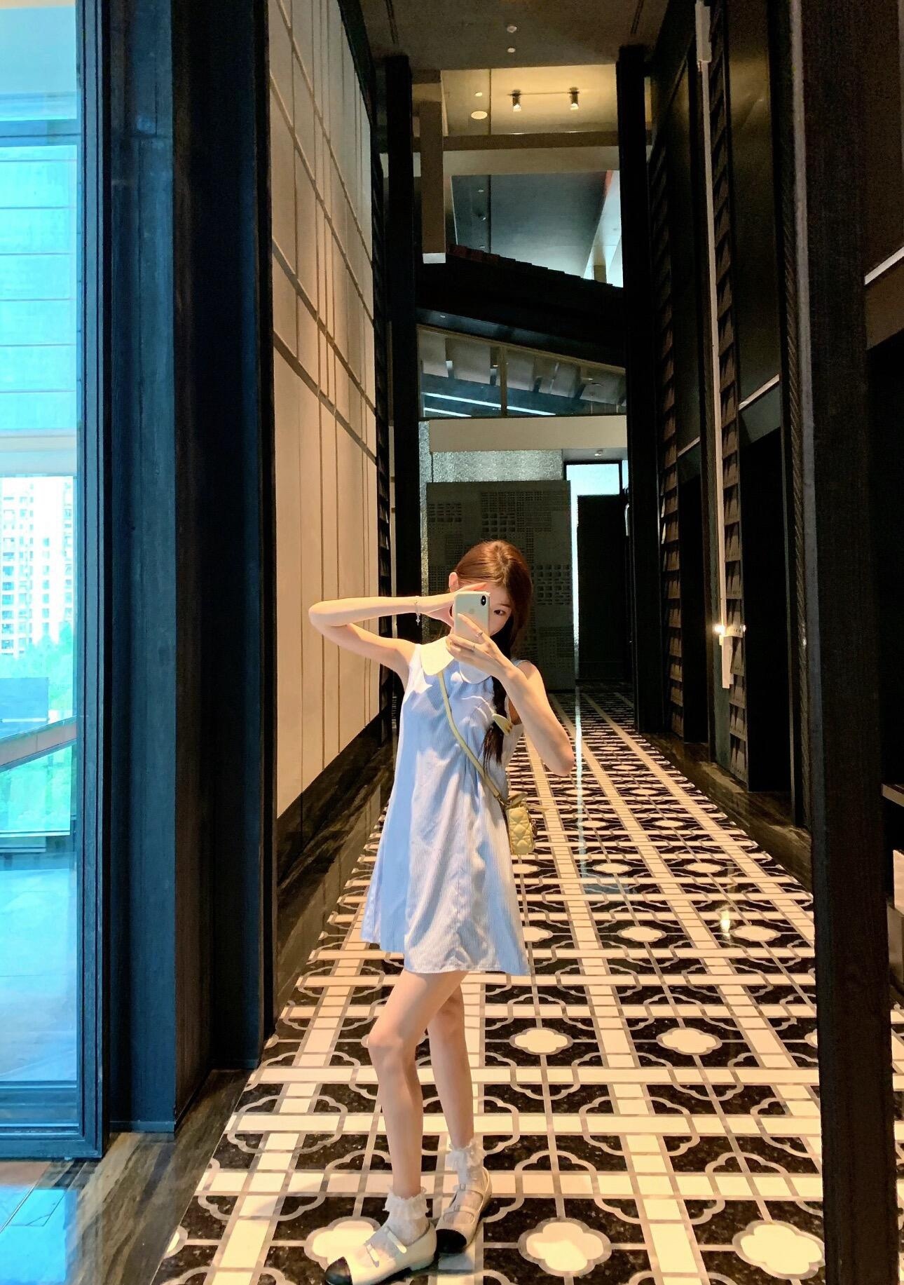 🔝Thom Browne TB 蝴蝶結條紋連衣裙
襯衫裙學院風，領口採用娃娃領設計，三色織帶可以前後裝飾，YB購買對版對標出版，定制面料，區別市場通貨。
尺碼：1 2 3