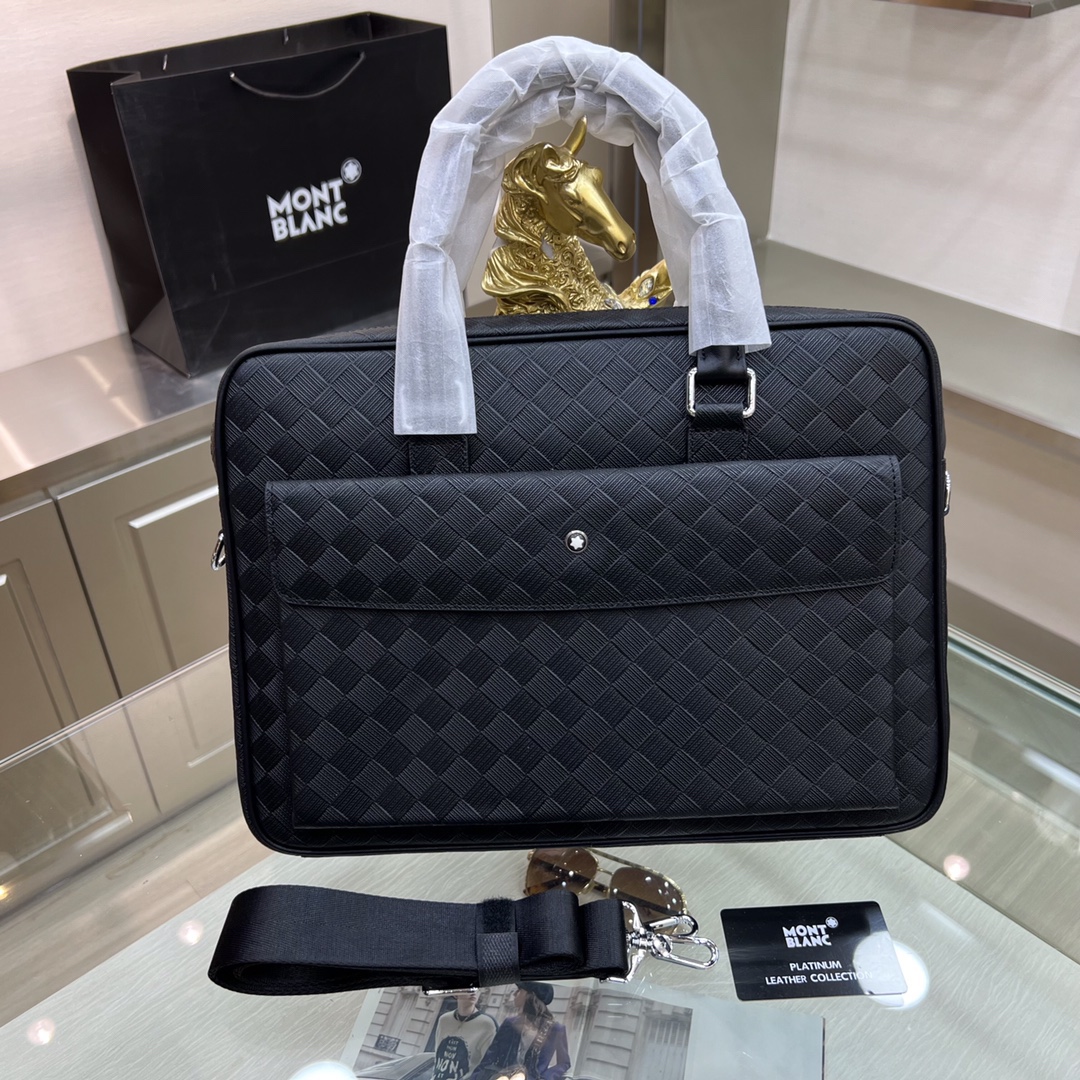 新品 ：Montblanc lnternational（萬寶龍）🔥最新款公文包，不但包型做得好，而且品質也非常精細，採用進口牛皮，半定型設計，款式簡單大方[色][勾引][勾引]
型號 : 231116-1
尺寸 : 38-28-7