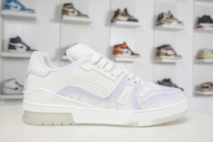 Louis Vuitton Trainer 系列板鞋 
Size：36 37 38 39 40 41 42 43 44 45 (偏大一碼）