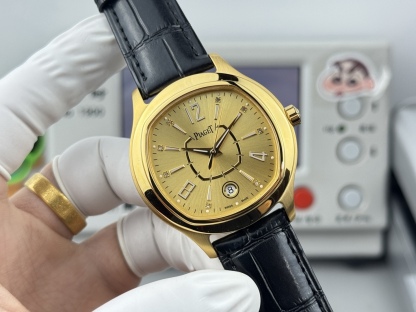 熱賣款🔥🔥🔥！方形殼—在推出新面孔—更別緻—更有型—經典
品牌：伯爵(方正卓絕 精緻之作）爆賣款🎉🎉🎉
類型：精緻款男士腕表（卓越）有轉必賣
錶帶：真牛皮&316L錶帶（舒適）大氣磅礡
機芯：超頂級機械2824機芯（穩定）
材料：礦物質超強鏡面（耐磨）
大氣風範 無限渴望 特別創意 載譽上市
尺寸：直徑42mm厚10mm榮譽
新款上市！歡迎轉載！