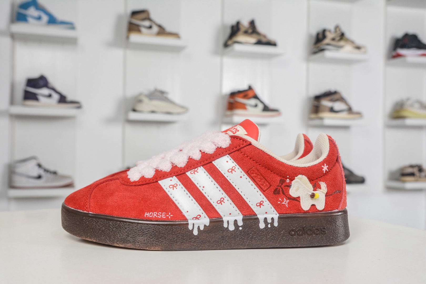 adidas VI Court CLASSIC DIY手繪塗鴉 三葉草休閒復古運動板鞋 
貨號: HQ1802
尺碼:35 36 36.5 37 38 38.5 39 40 40.5 41 42 42.5 43 44 45