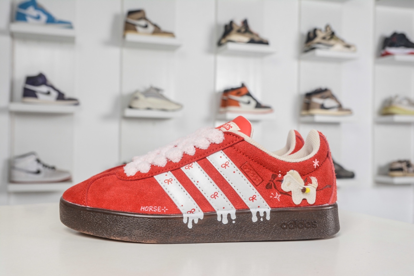 adidas VI Court CLASSIC DIY手繪塗鴉 三葉草休閒復古運動板鞋 
貨號: HQ1802
尺碼:35 36 36.5 37 38 38.5 39 40 40.5 41 42 42.5 43 44 45