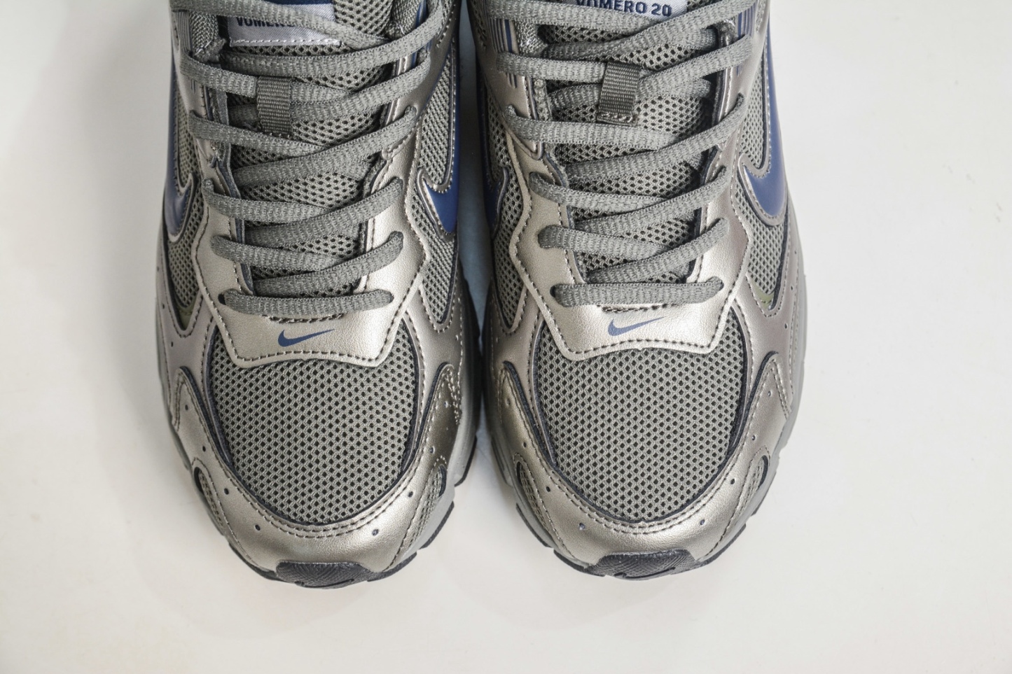 NK Air Zoom Vomero 20 經典復古潮流運動跑鞋 
貨號：HF0458 003
SIZE：36 36.5 37.5 38 38.5 39 40 40.5 41 42 42.5 43 44 45
