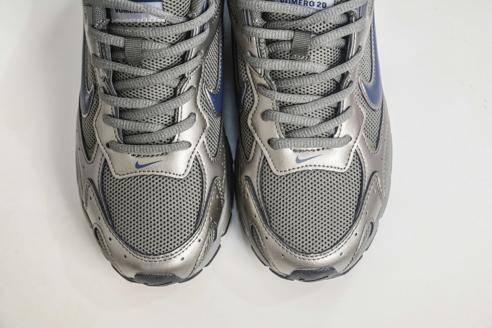 NK Air Zoom Vomero 20 經典復古潮流運動跑鞋 
貨號：HF0458 003
SIZE：36 36.5 37.5 38 38.5 39 40 40.5 41 42 42.5 43 44 45