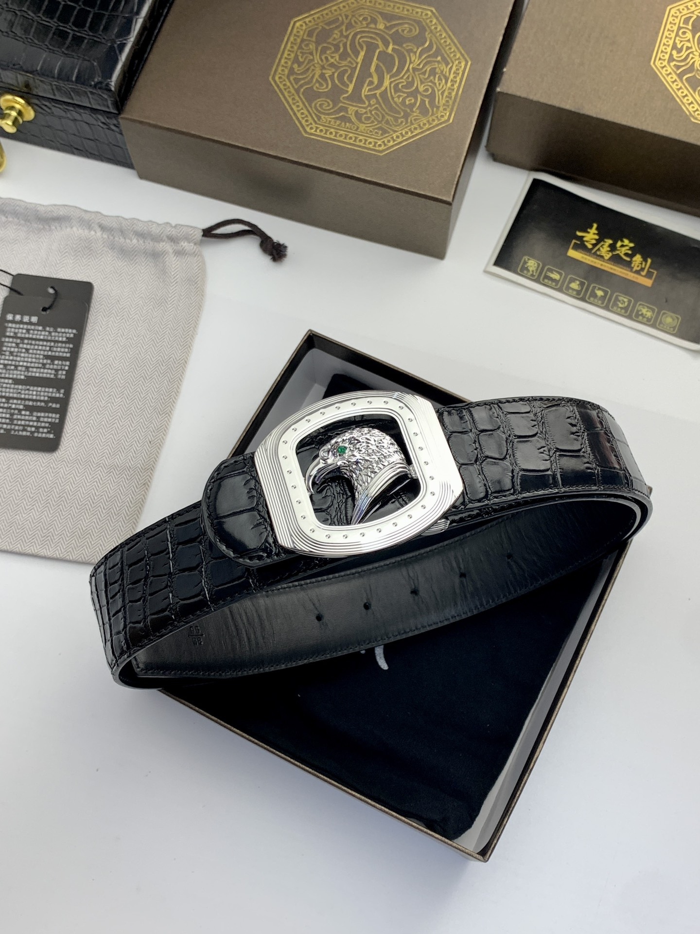 【史蒂芬】原版鰐魚紋牛皮腰帶，搭配新款不鏽鋼鷹頭扣，寬度3.8cm，雙面可用，長度不可調節，尺碼（85-110）具有獨特吸引力！